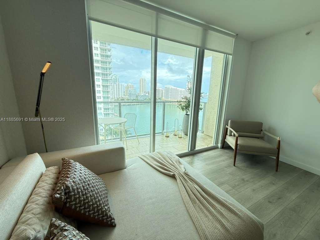 THE MARK ON BRICKELL COND - Residential