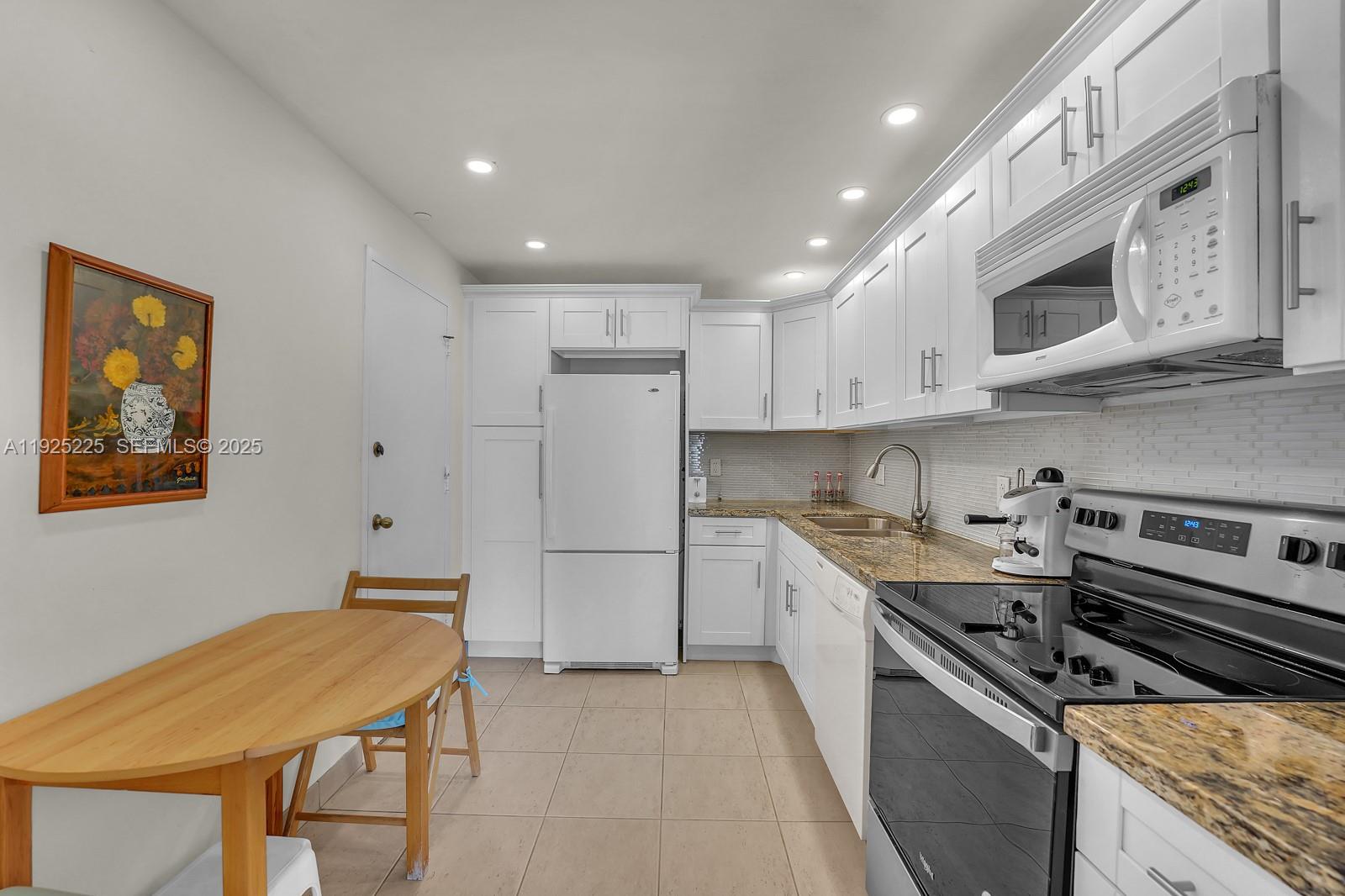 KEY BISCAYNE COMMODORE CL - Residential Lease