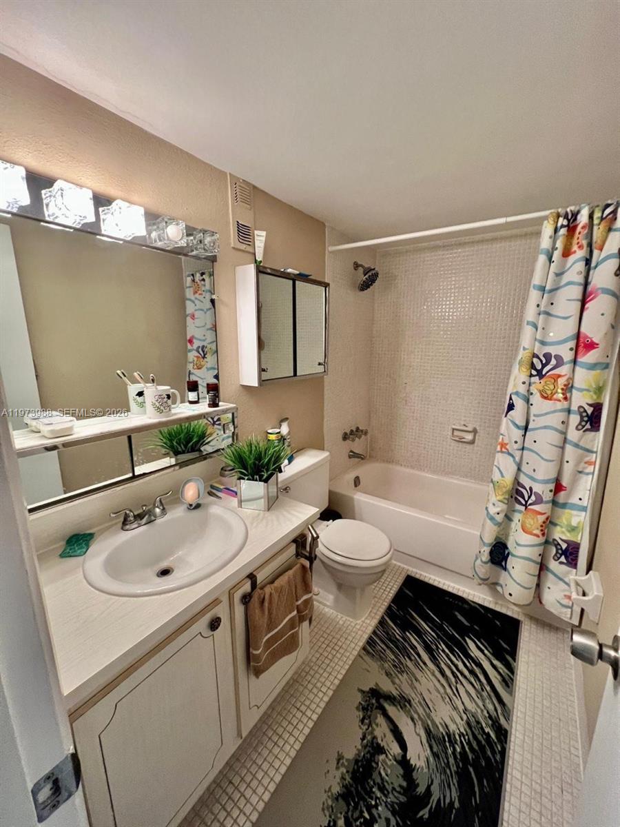 JADE WINDS GRP EASTER LIL - Residential