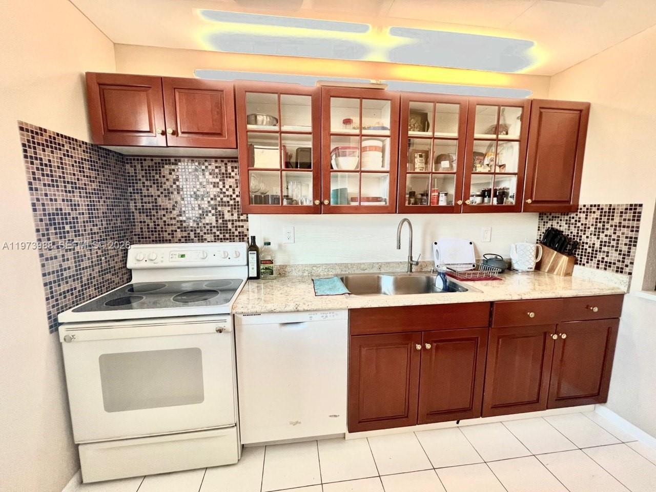 JADE WINDS GRP EASTER LIL - Residential