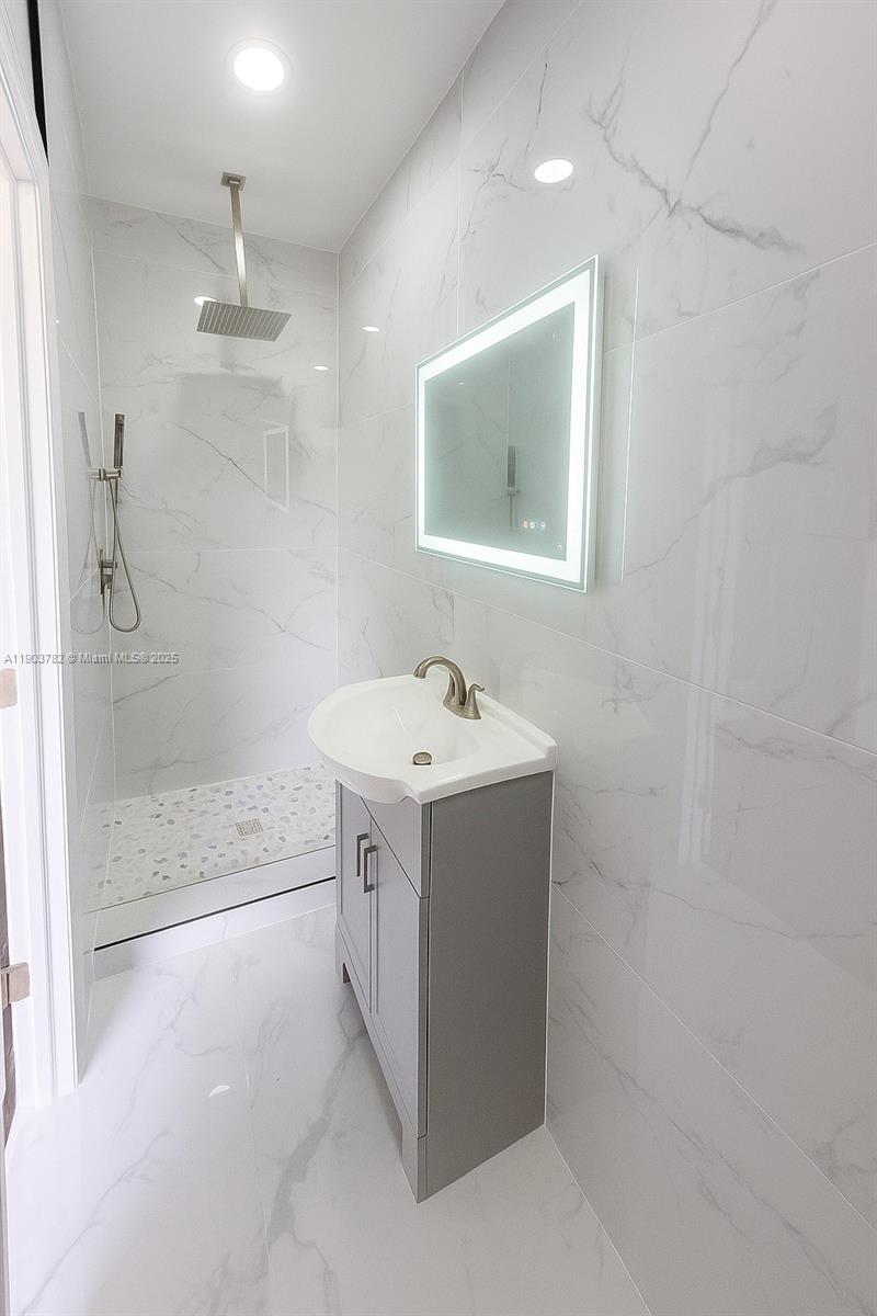 MIRAMAR SEC 5 - Residential Lease