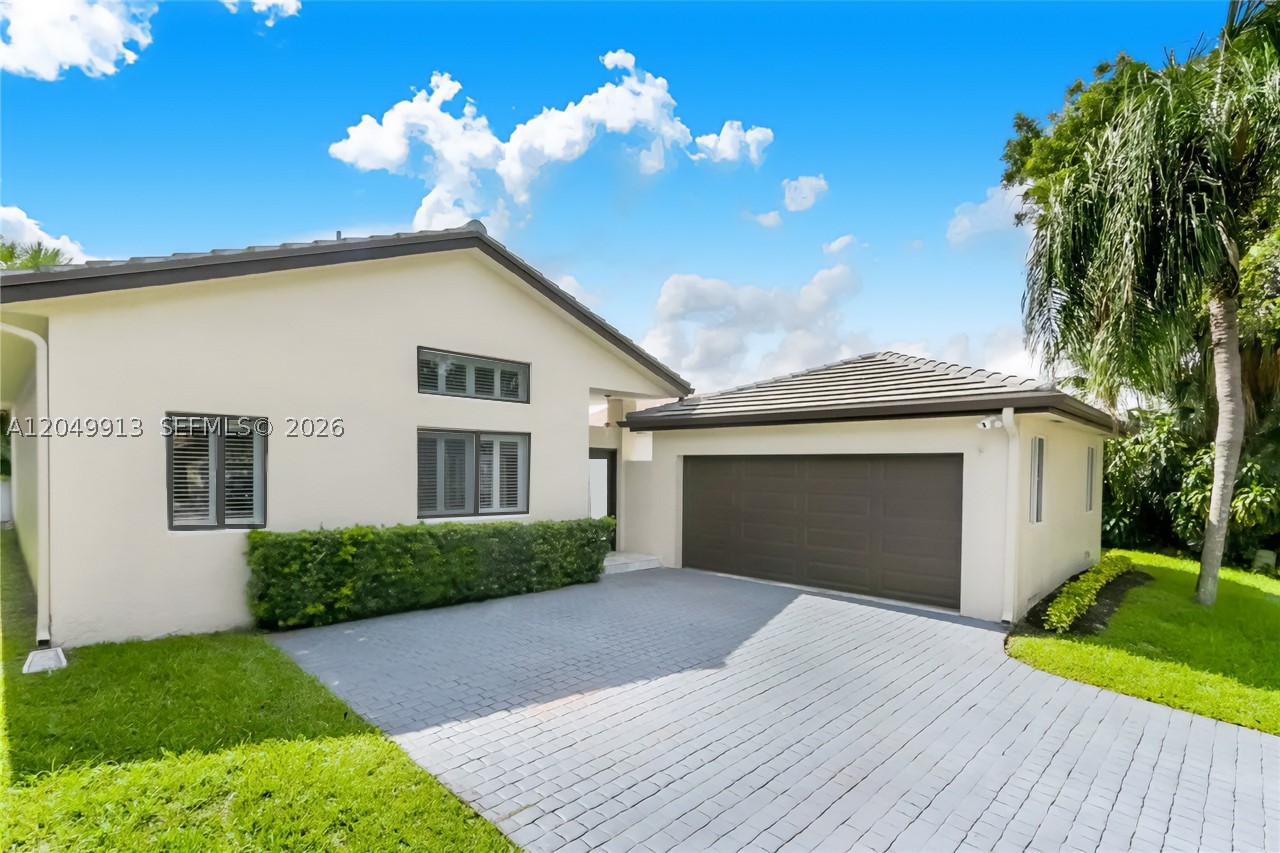 Photo 1 of 18 — 15241 NW 89th Ave, Miami Lakes, FL 33018