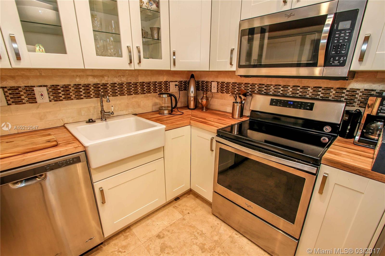 Hollywood 1-21 B - Residential