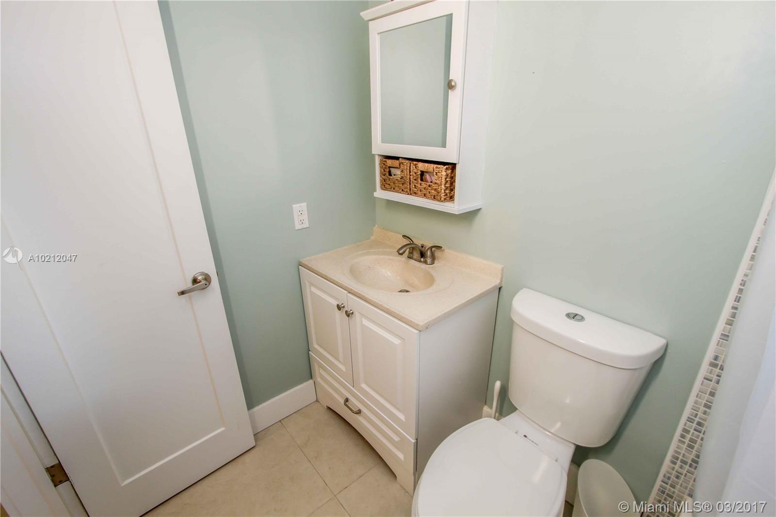 Hollywood 1-21 B - Residential