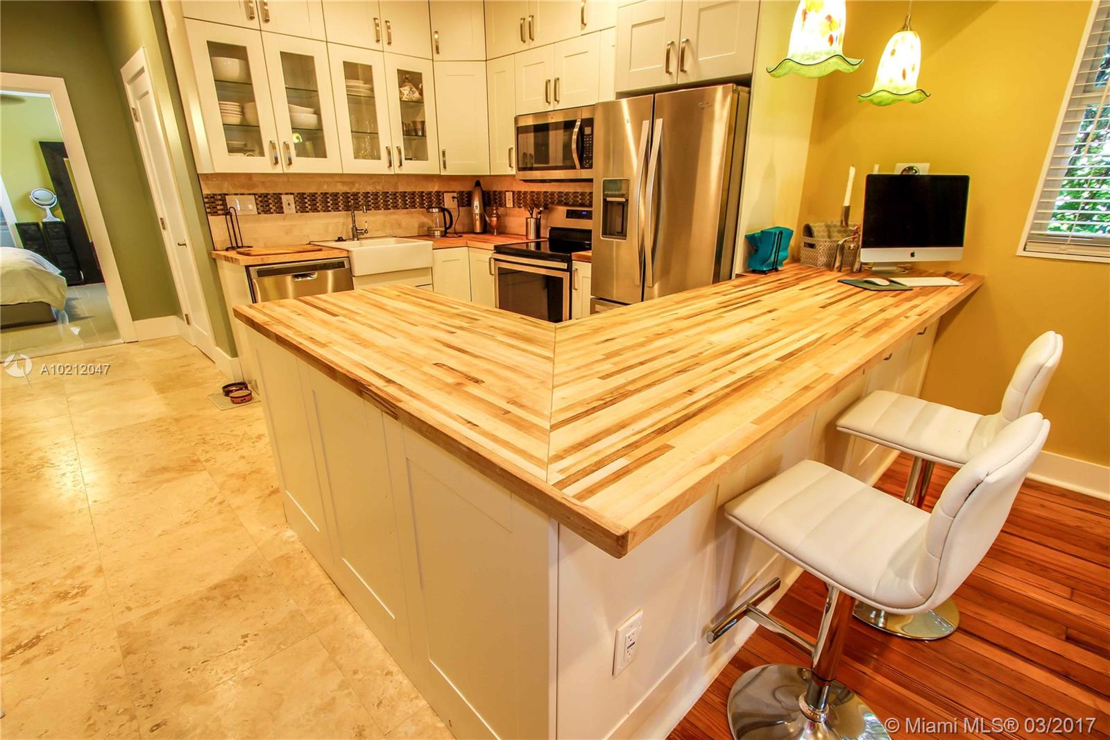 Hollywood 1-21 B - Residential