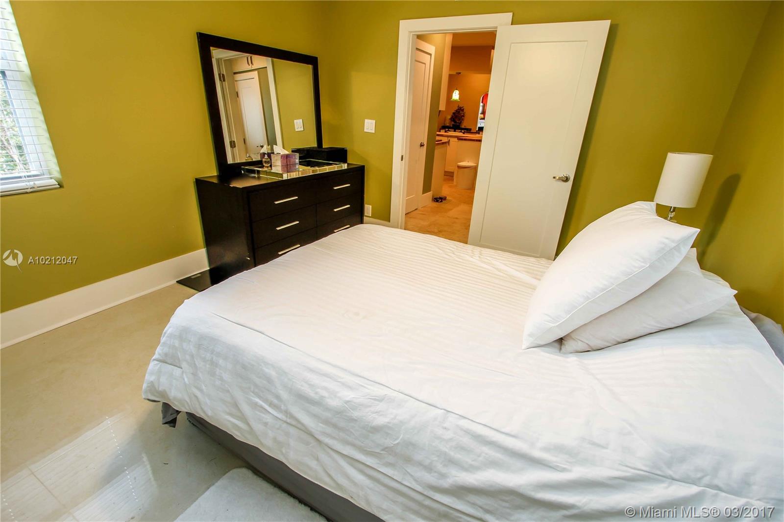 Hollywood 1-21 B - Residential