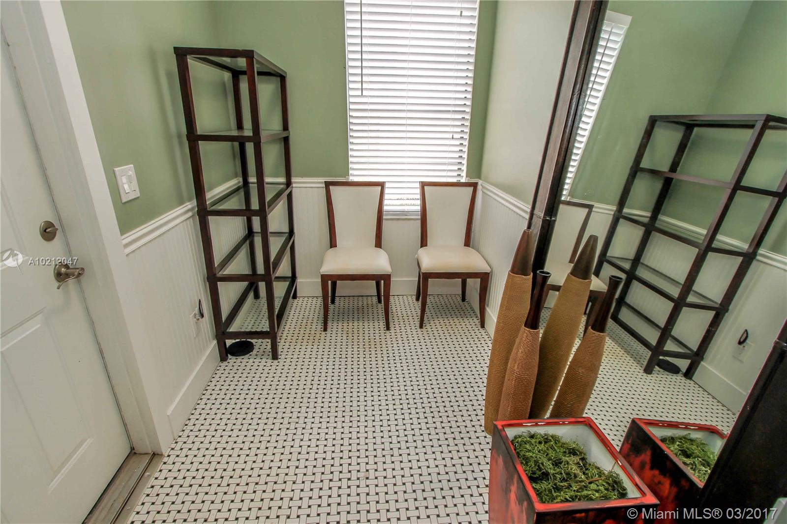 Hollywood 1-21 B - Residential