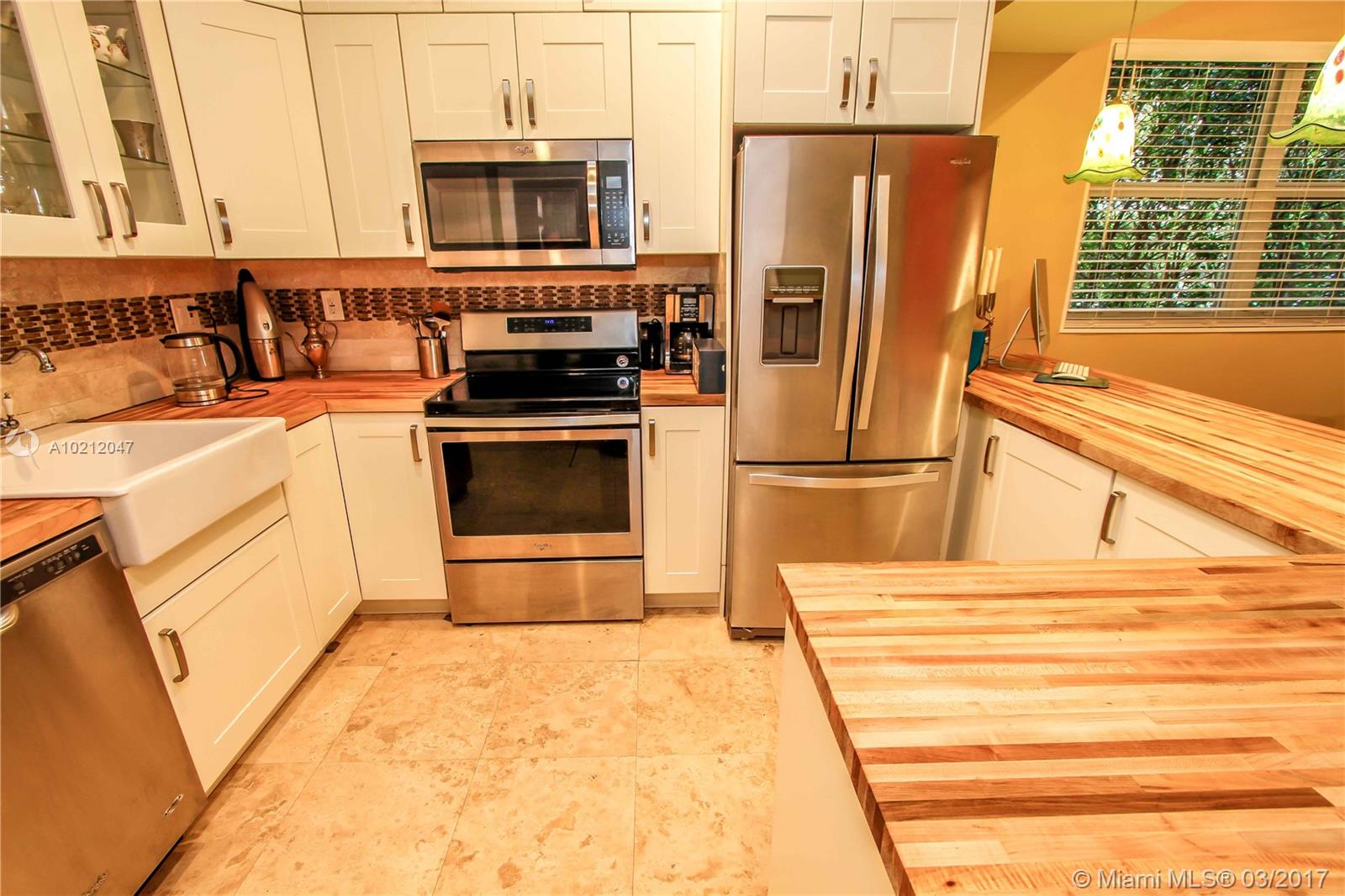 Hollywood 1-21 B - Residential