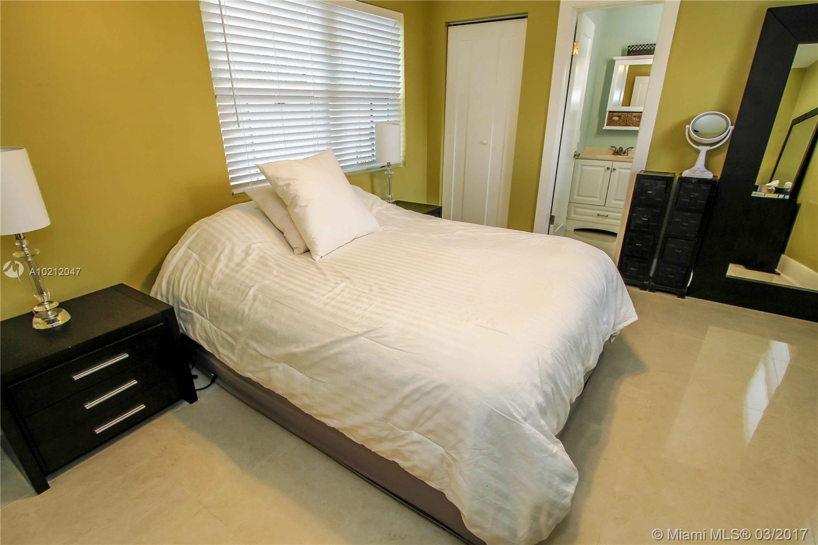 Hollywood 1-21 B - Residential