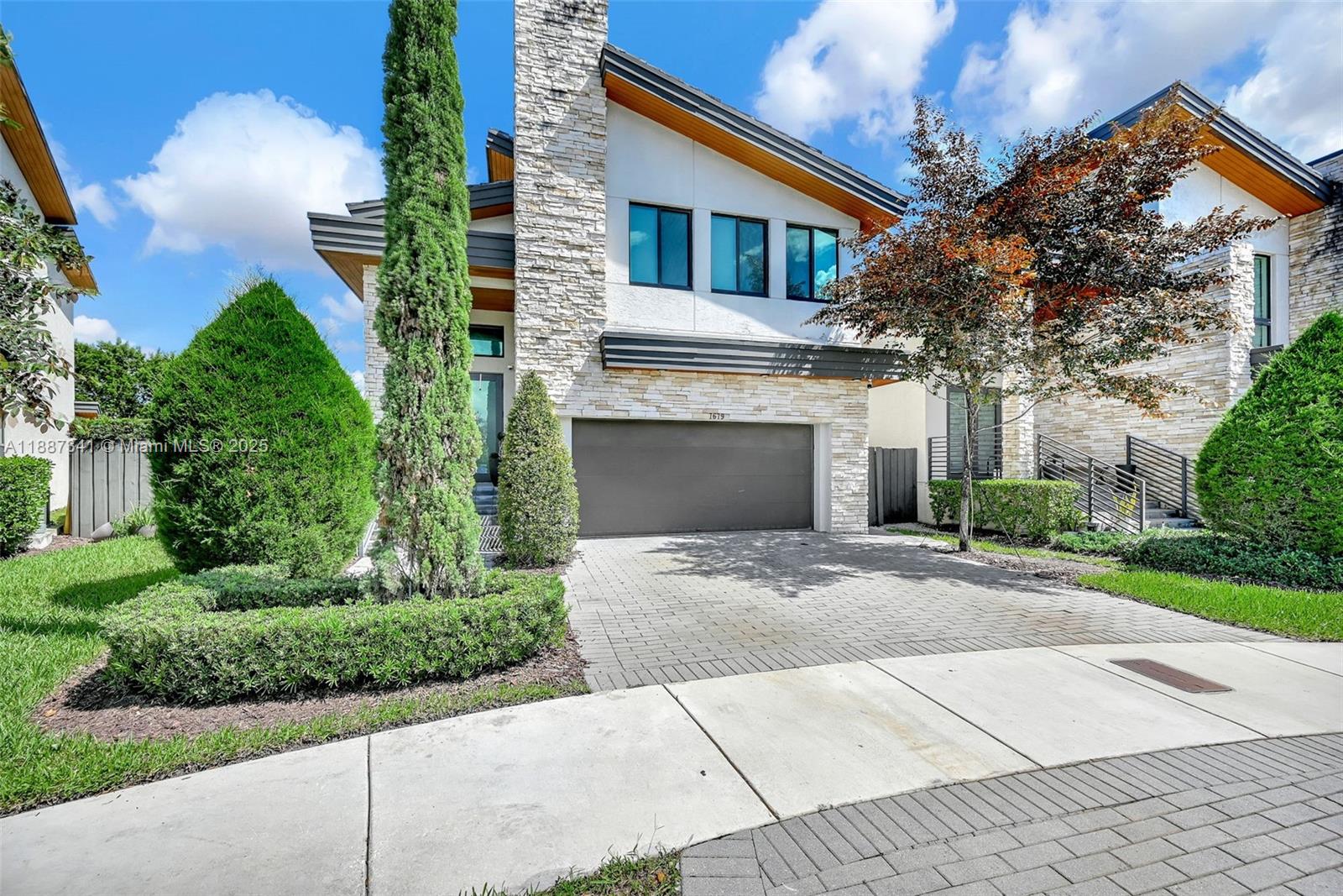 GRAND BAY SOUTH ESTATES - Residential