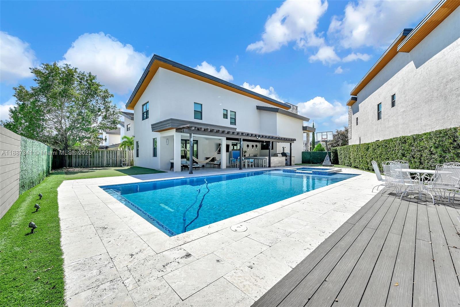 GRAND BAY SOUTH ESTATES - Residential
