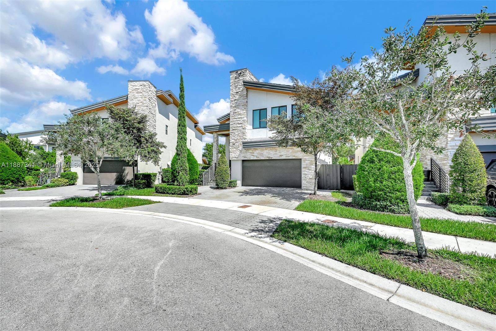 GRAND BAY SOUTH ESTATES - Residential