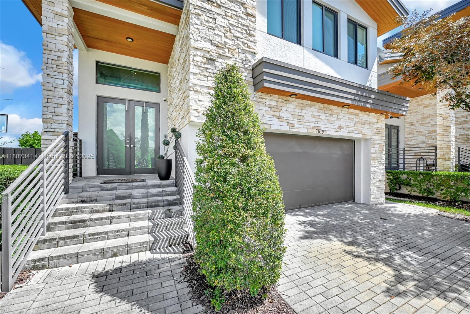 GRAND BAY SOUTH ESTATES - Residential