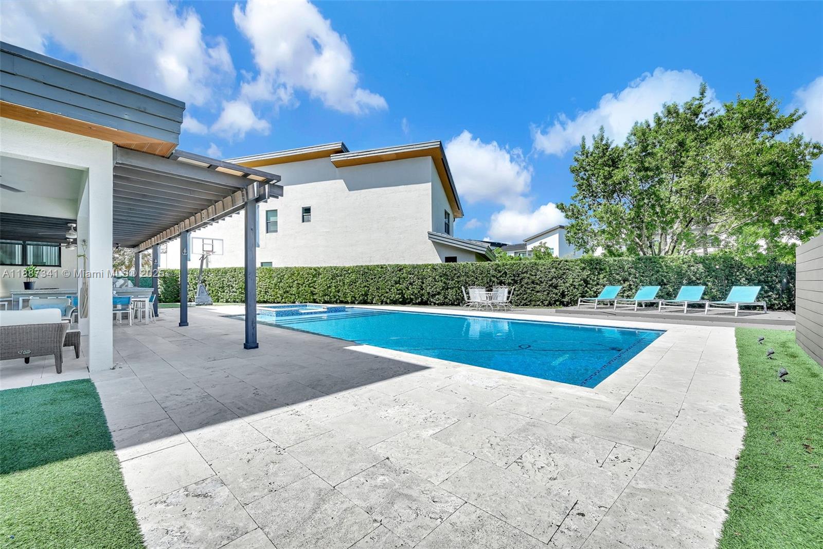 GRAND BAY SOUTH ESTATES - Residential