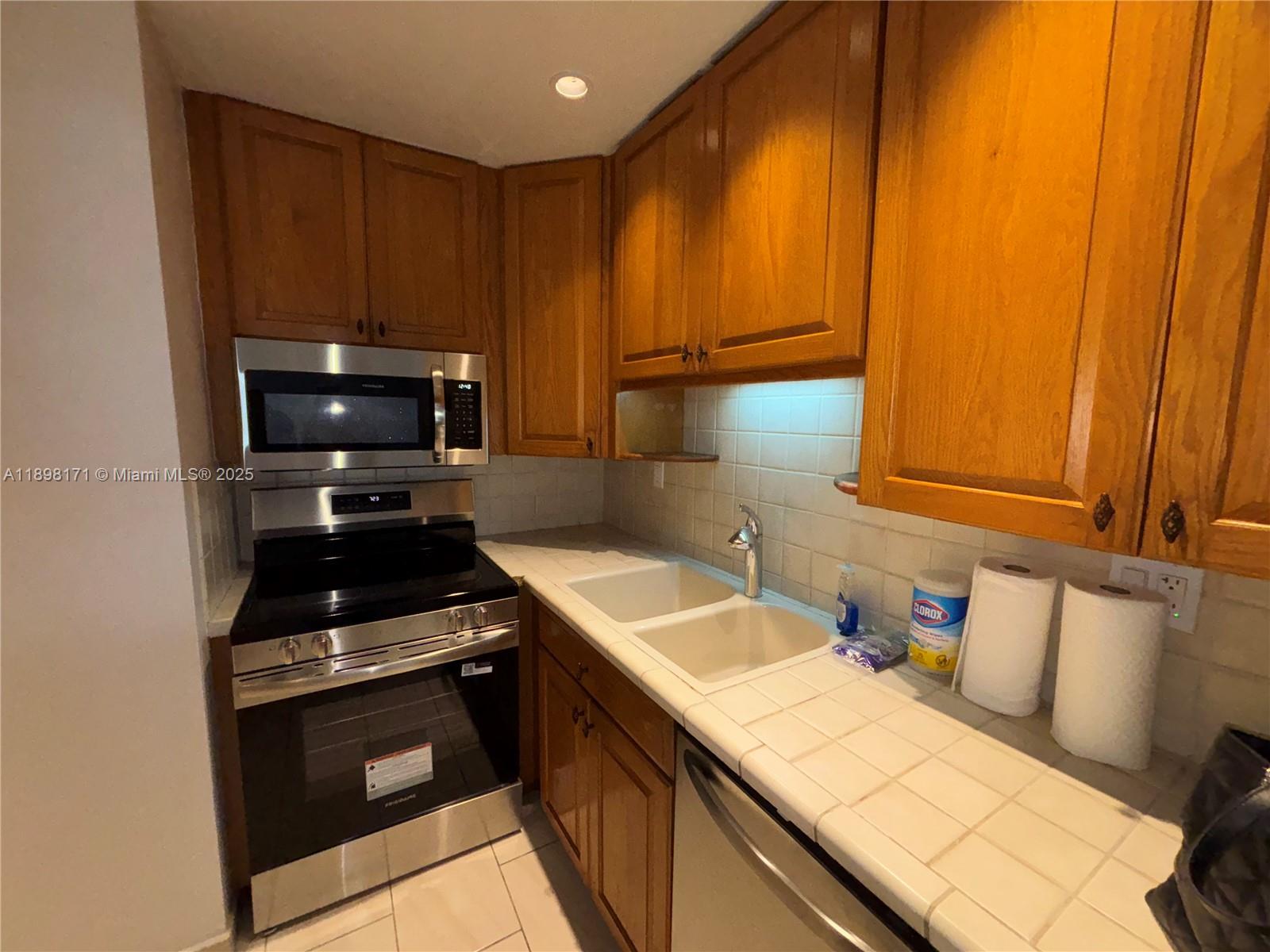 NORTH SUNRISE INC CONDO - Residential Lease