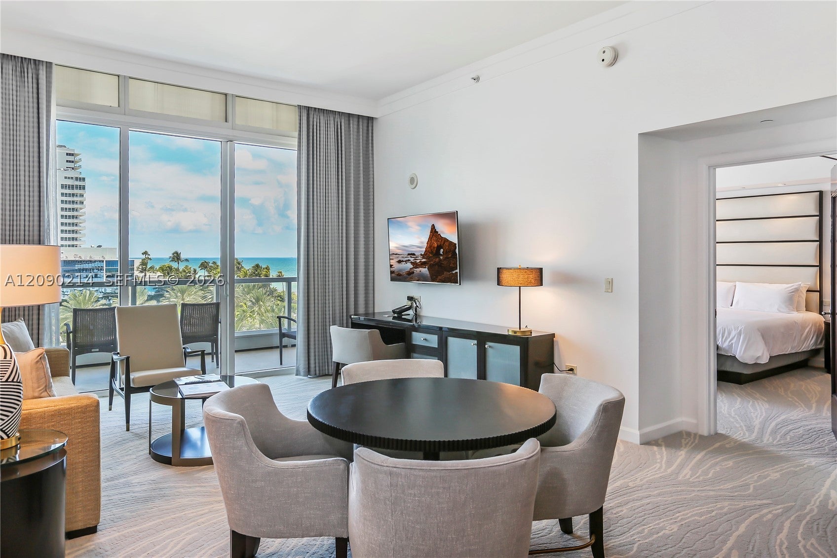 4391 Collins Ave 506/507