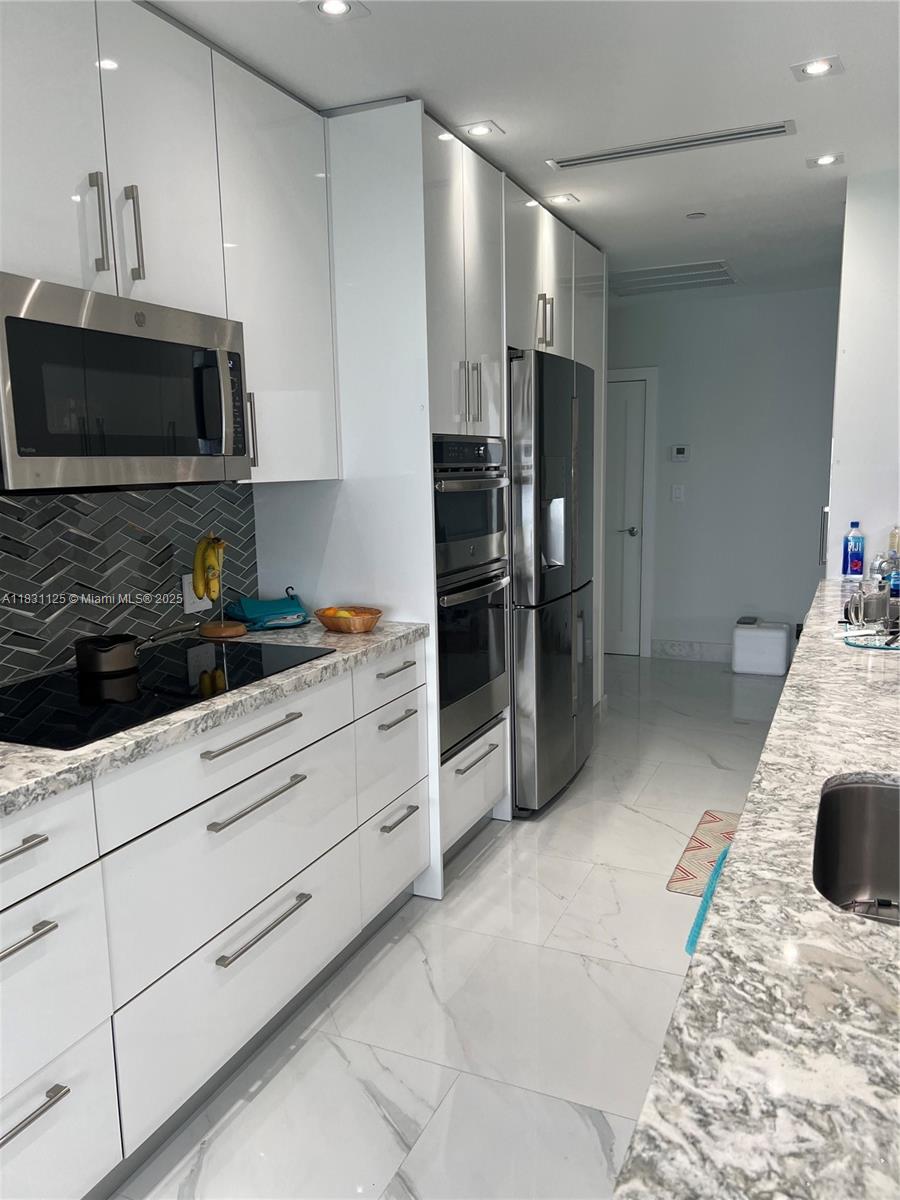9511 Collins Ave 1502