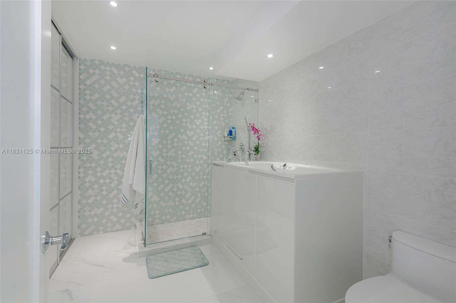 9500 OCEANS CONDO - Residential