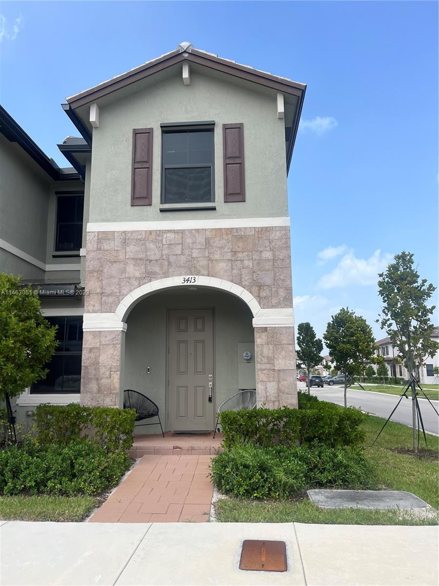 AQUABELLA NORTH - Residential Lease