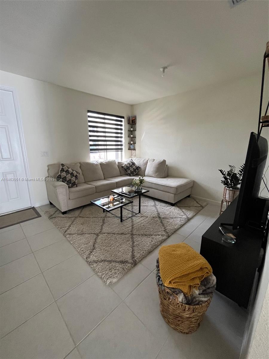 AQUABELLA NORTH - Residential Lease