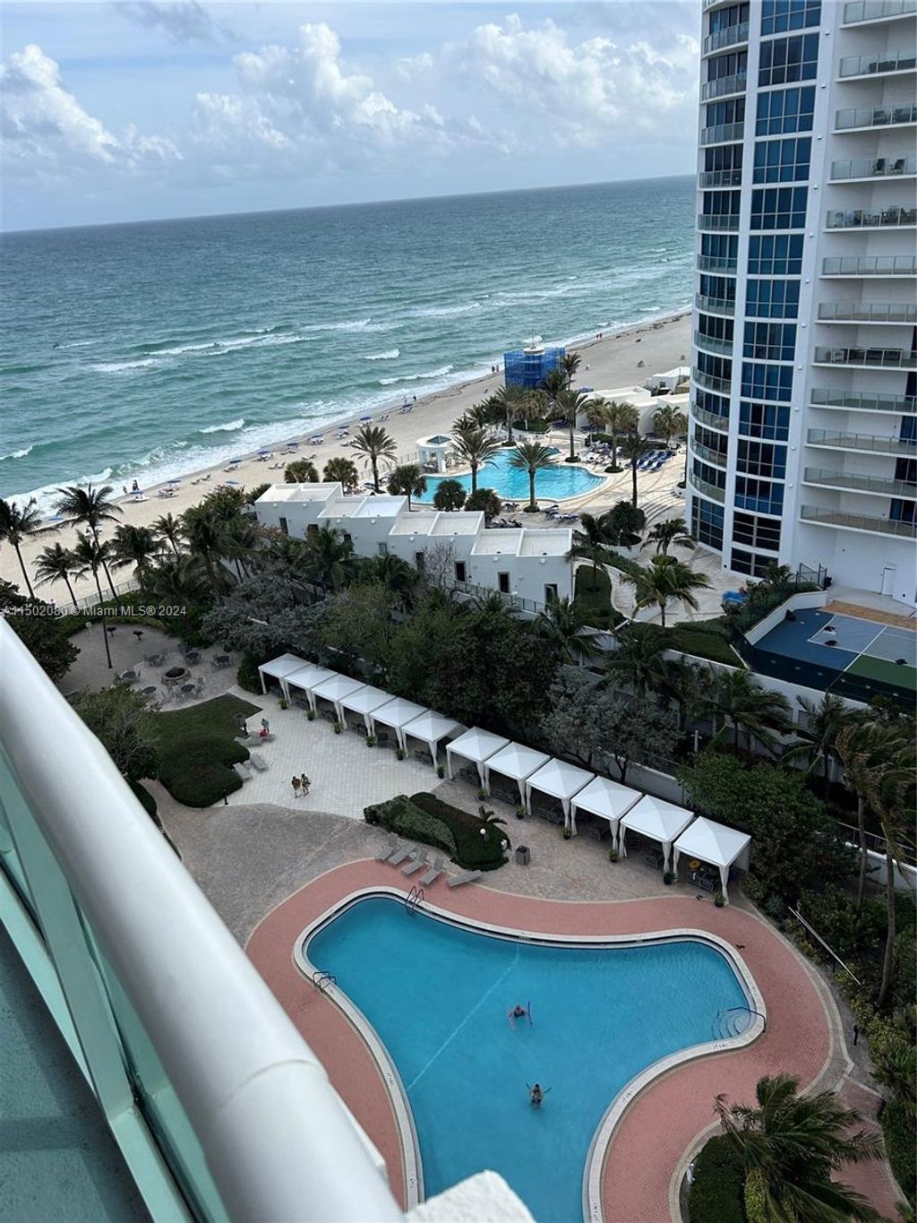Photo of 3001 S Ocean Dr #1419, Hollywood, FL 33019 (MLS # A11502080)