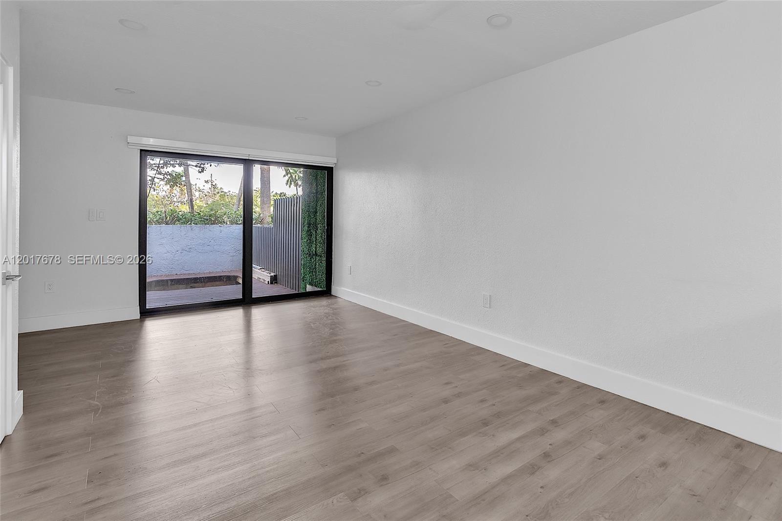 RIVER CLUB TOWNHOUSE COND - Residential