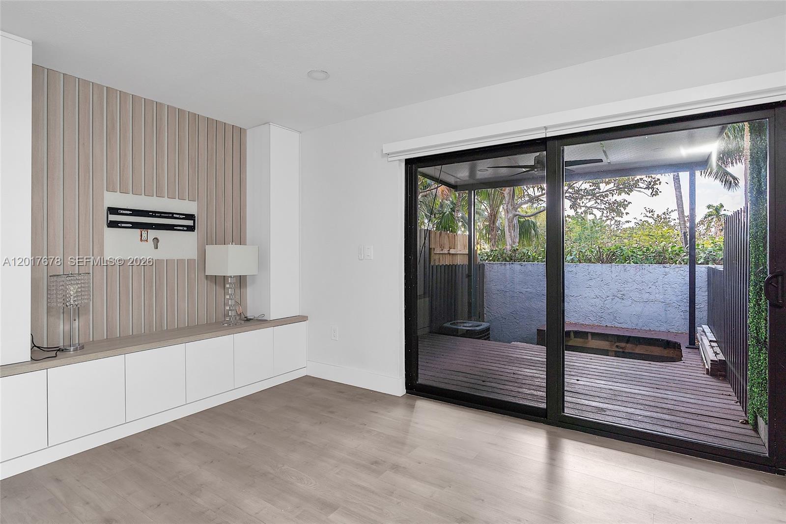 RIVER CLUB TOWNHOUSE COND - Residential