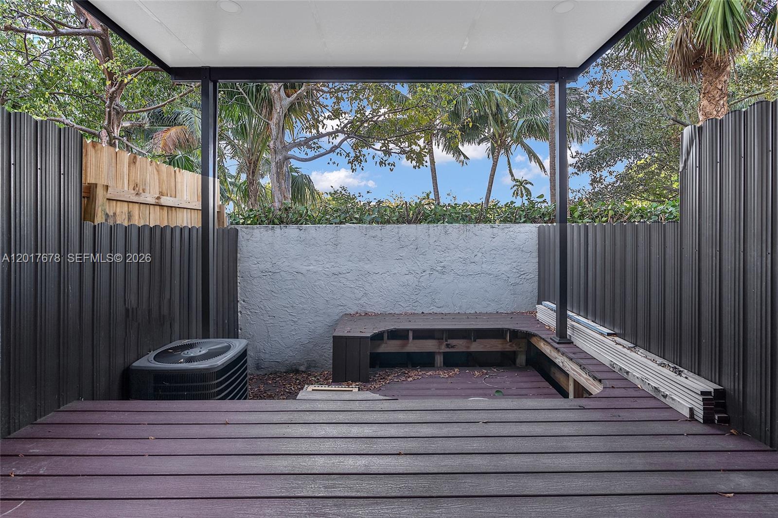 RIVER CLUB TOWNHOUSE COND - Residential