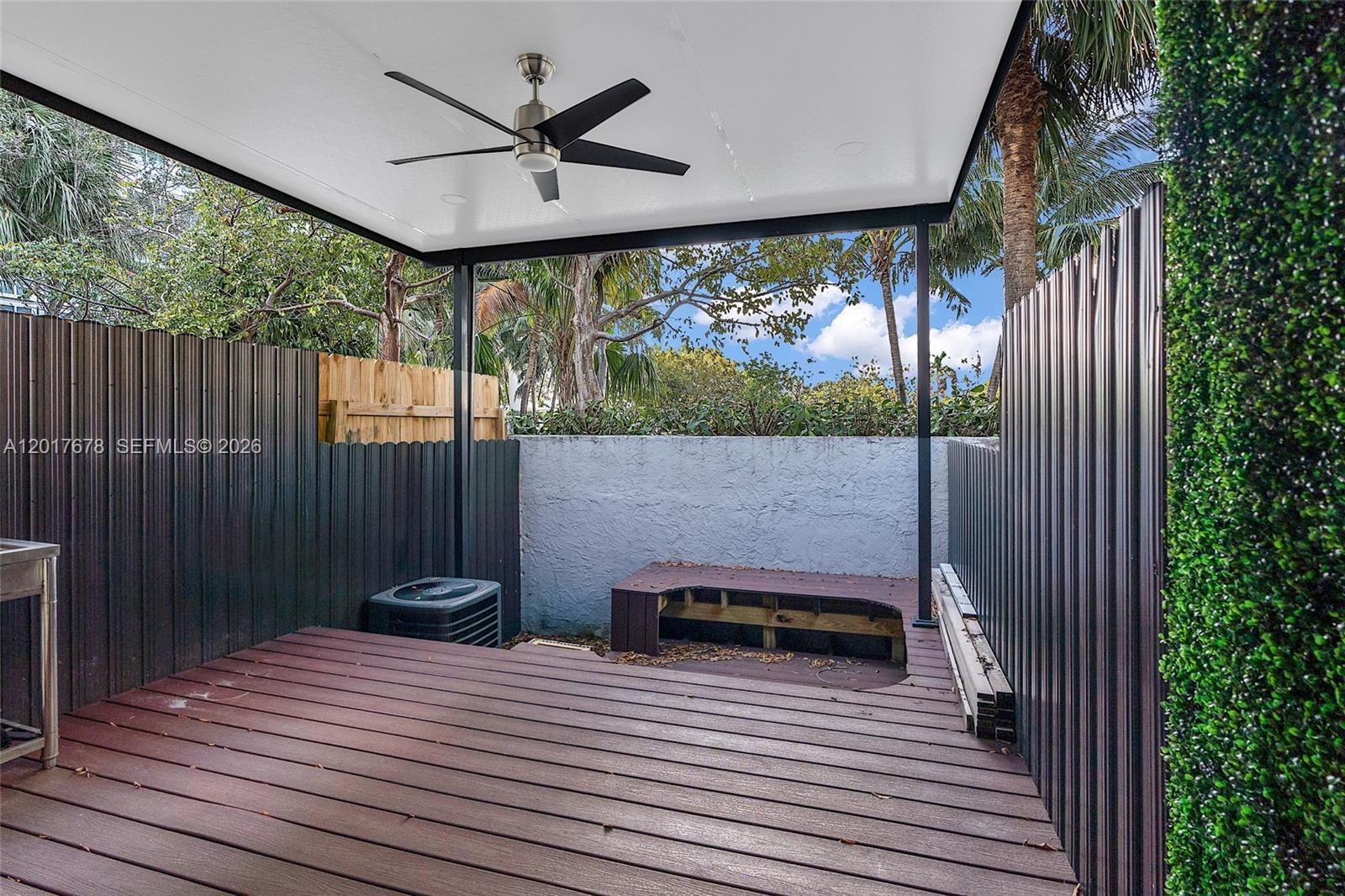RIVER CLUB TOWNHOUSE COND - Residential