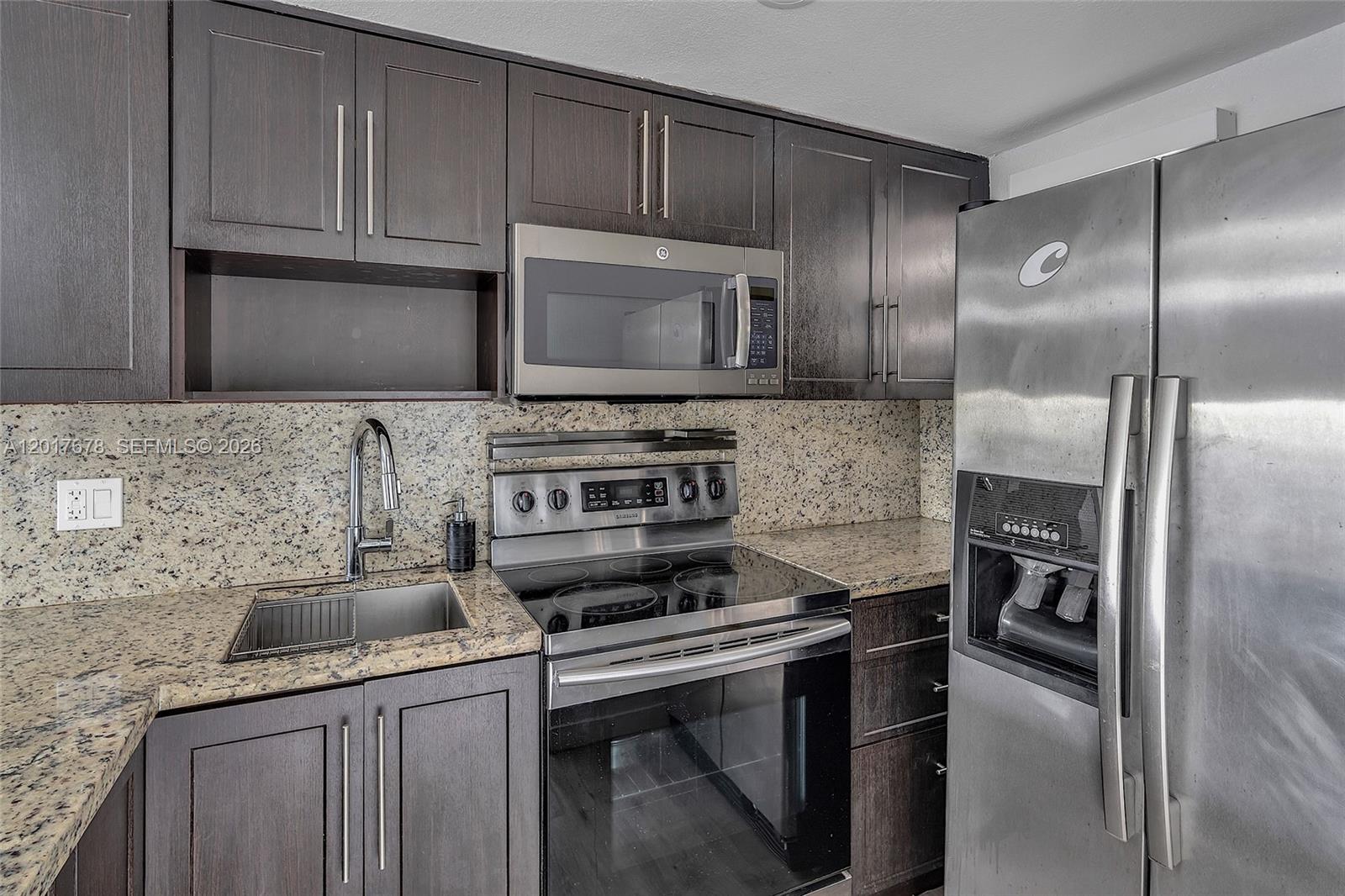 RIVER CLUB TOWNHOUSE COND - Residential