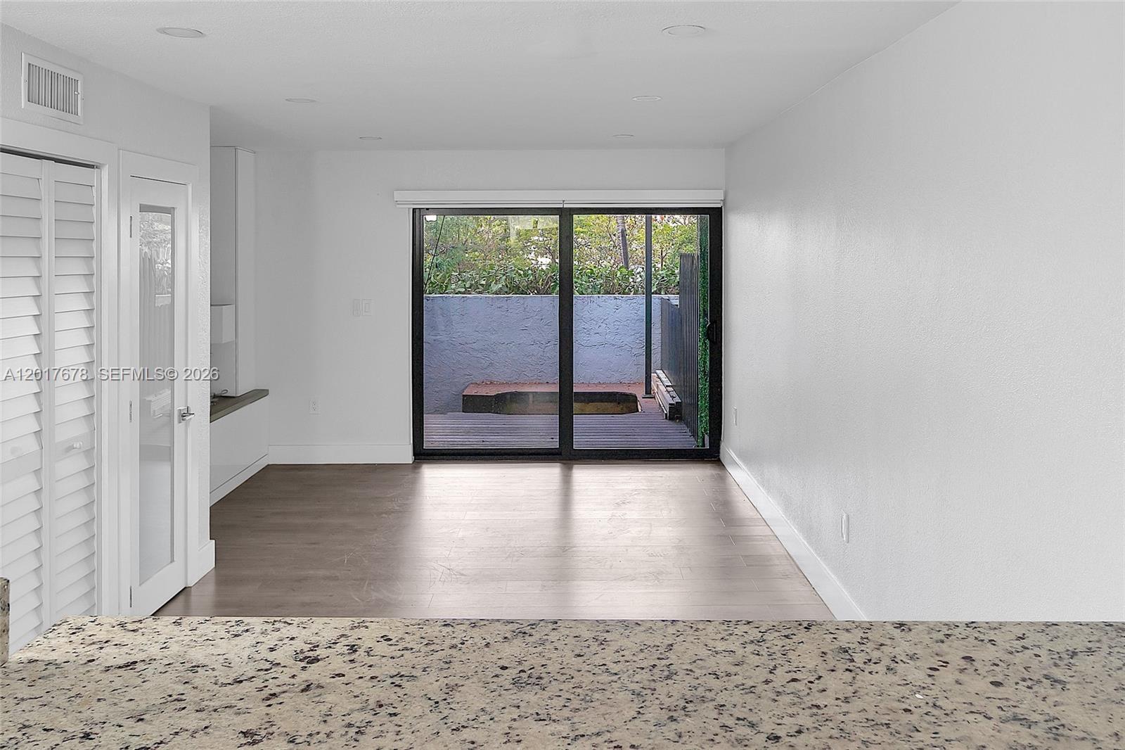RIVER CLUB TOWNHOUSE COND - Residential