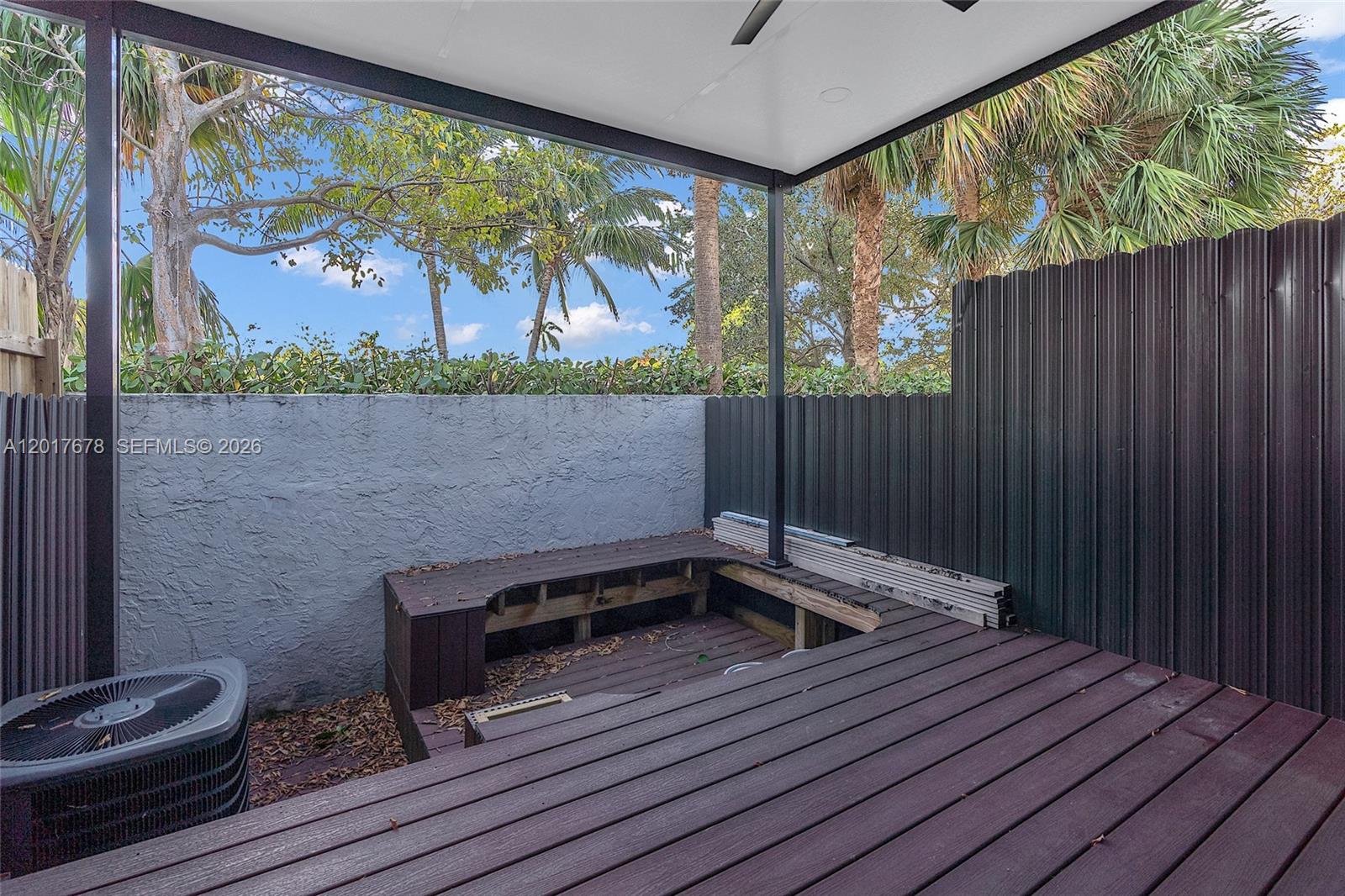 RIVER CLUB TOWNHOUSE COND - Residential