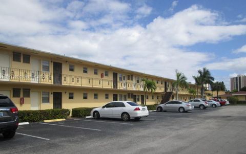 2815 NE 201st Ter L104 Aventura FL 33180