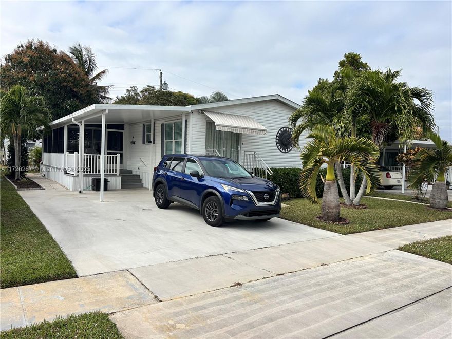 Very well maintained home, clean and very spacious. In a tranquil community where you have a lot of activities. This house is in perfect condition, move-in ready!!!