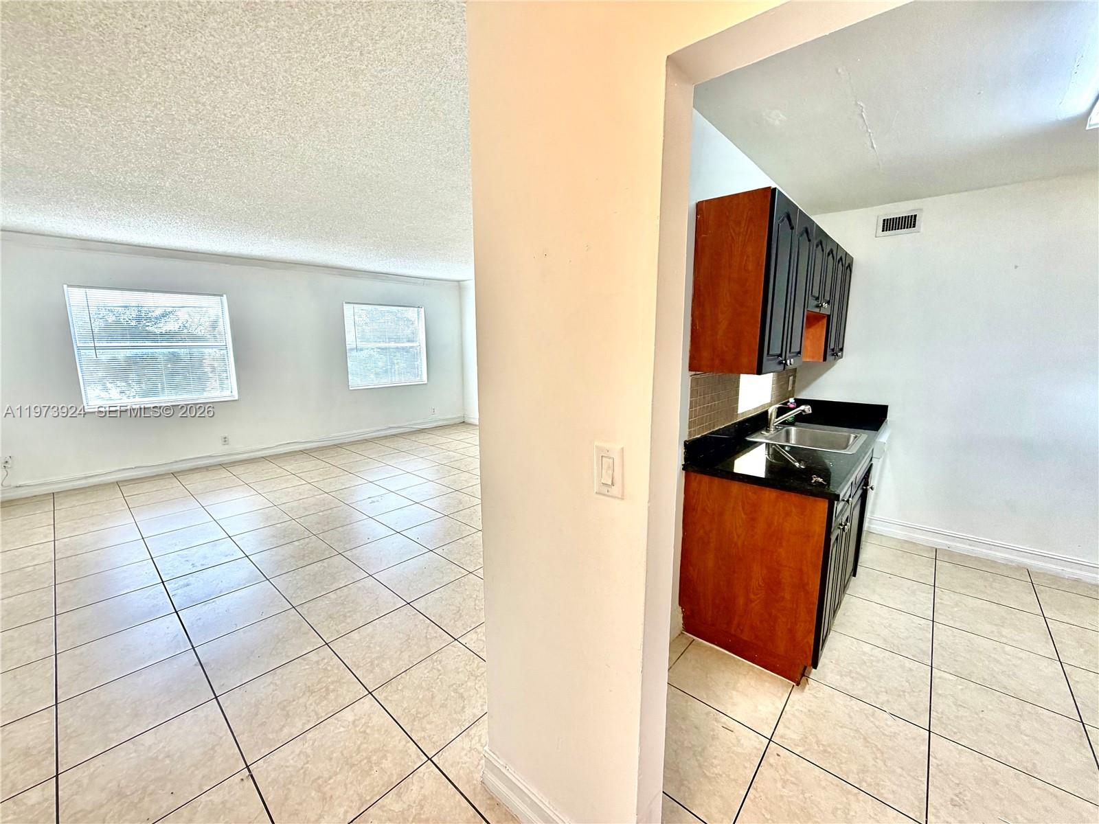 2008 Jackson St D7