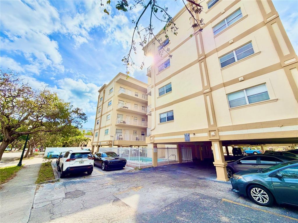 Photo of 2008 Jackson St #D7, Hollywood, FL 33020 (MLS # A11973924)