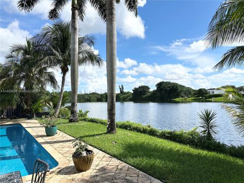 Photo of 960 Bayberry Point Dr, Plantation, FL 33324 (MLS # A11883698)