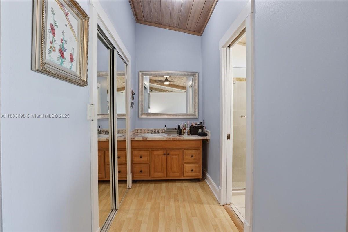 DAVIDE ISLES - Residential