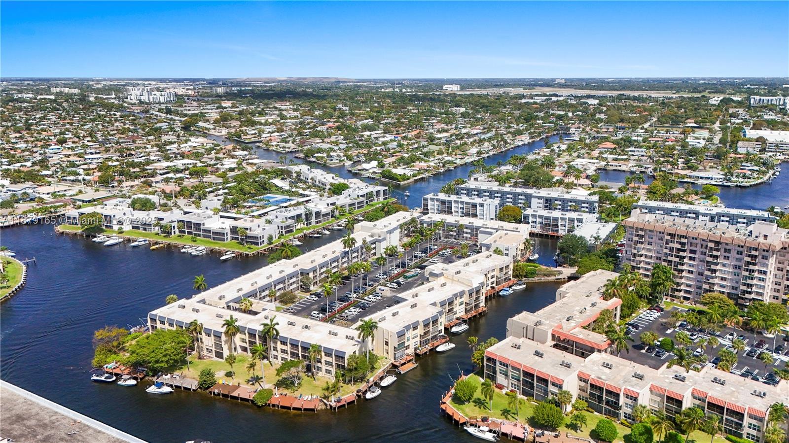 ISLAND CLUB ONE CONDO - Residential