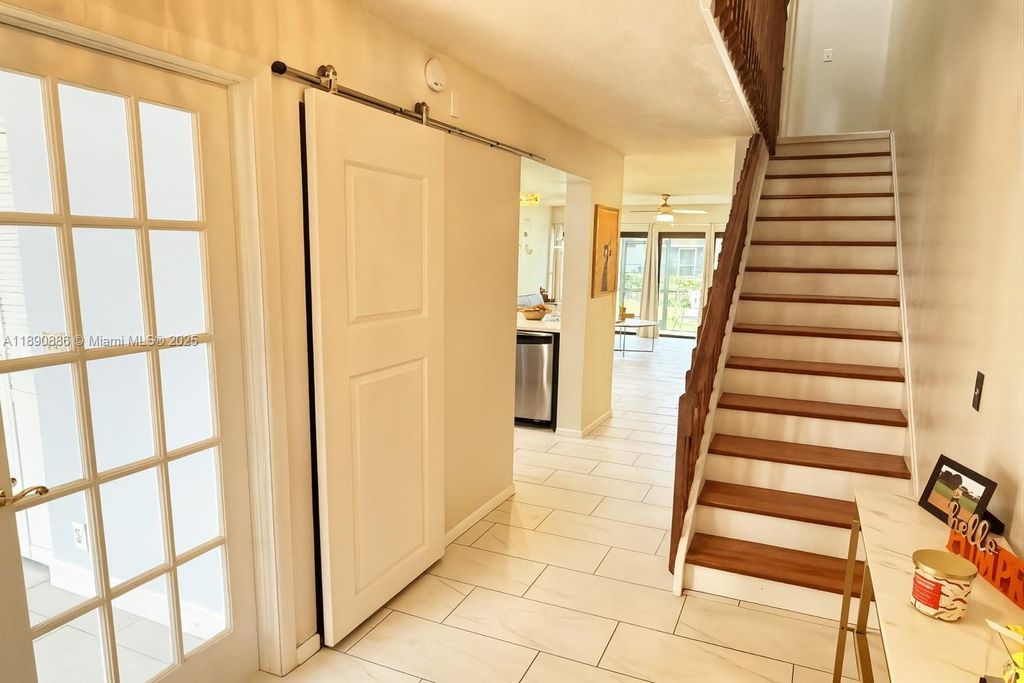 Photo of 4231 SW 70th Ter, Davie, FL 33314 (MLS # A11890886)