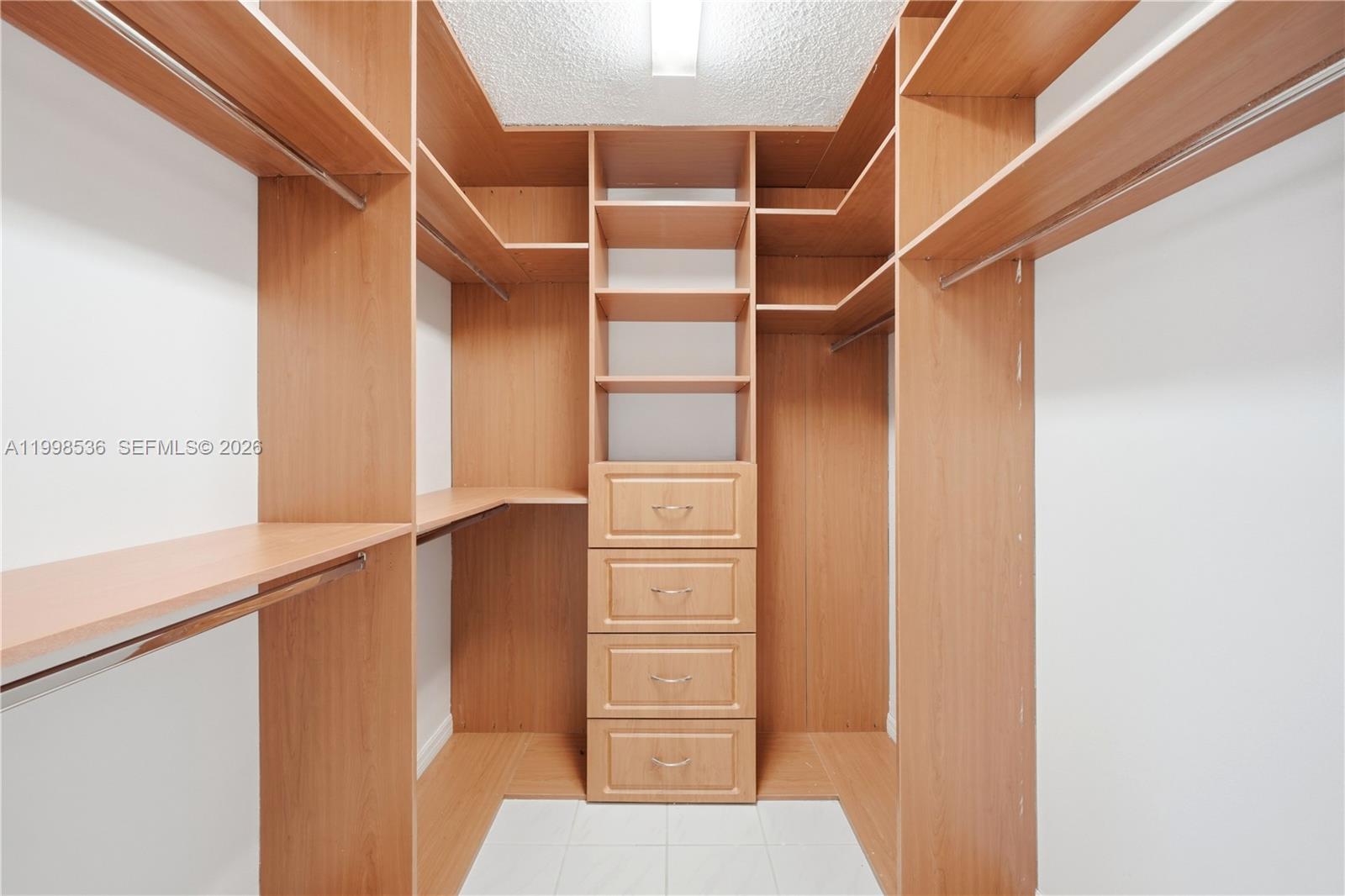 THE MANSIONS - Residential