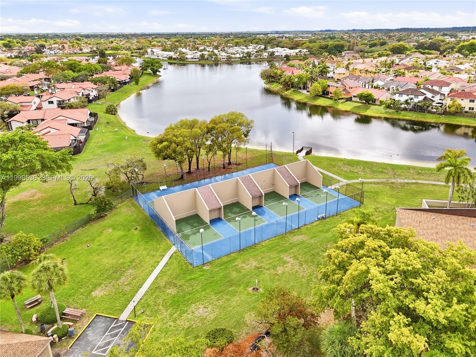 THE MANSIONS - Residential