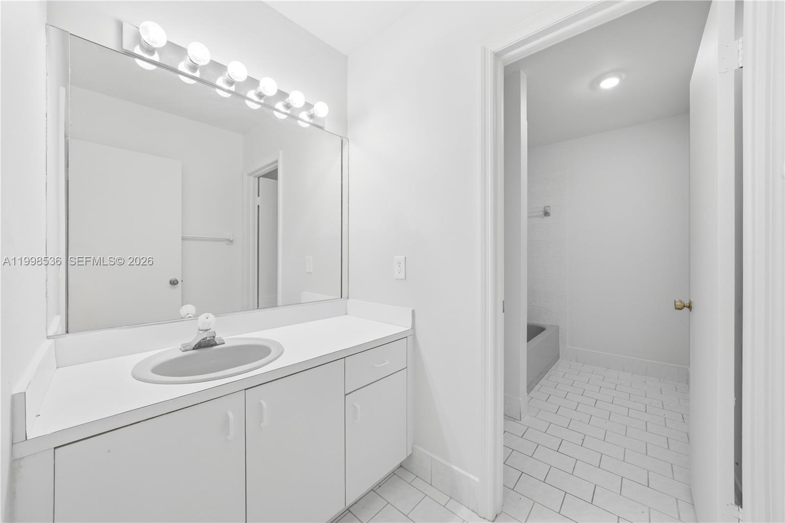 THE MANSIONS - Residential