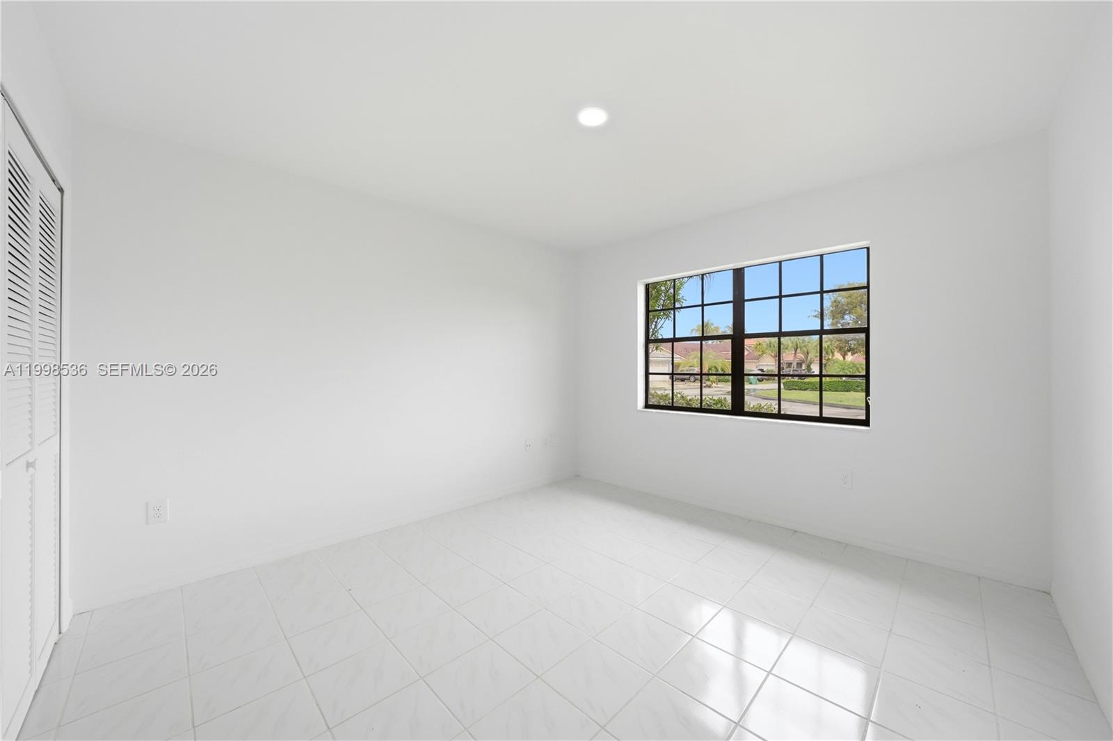 THE MANSIONS - Residential