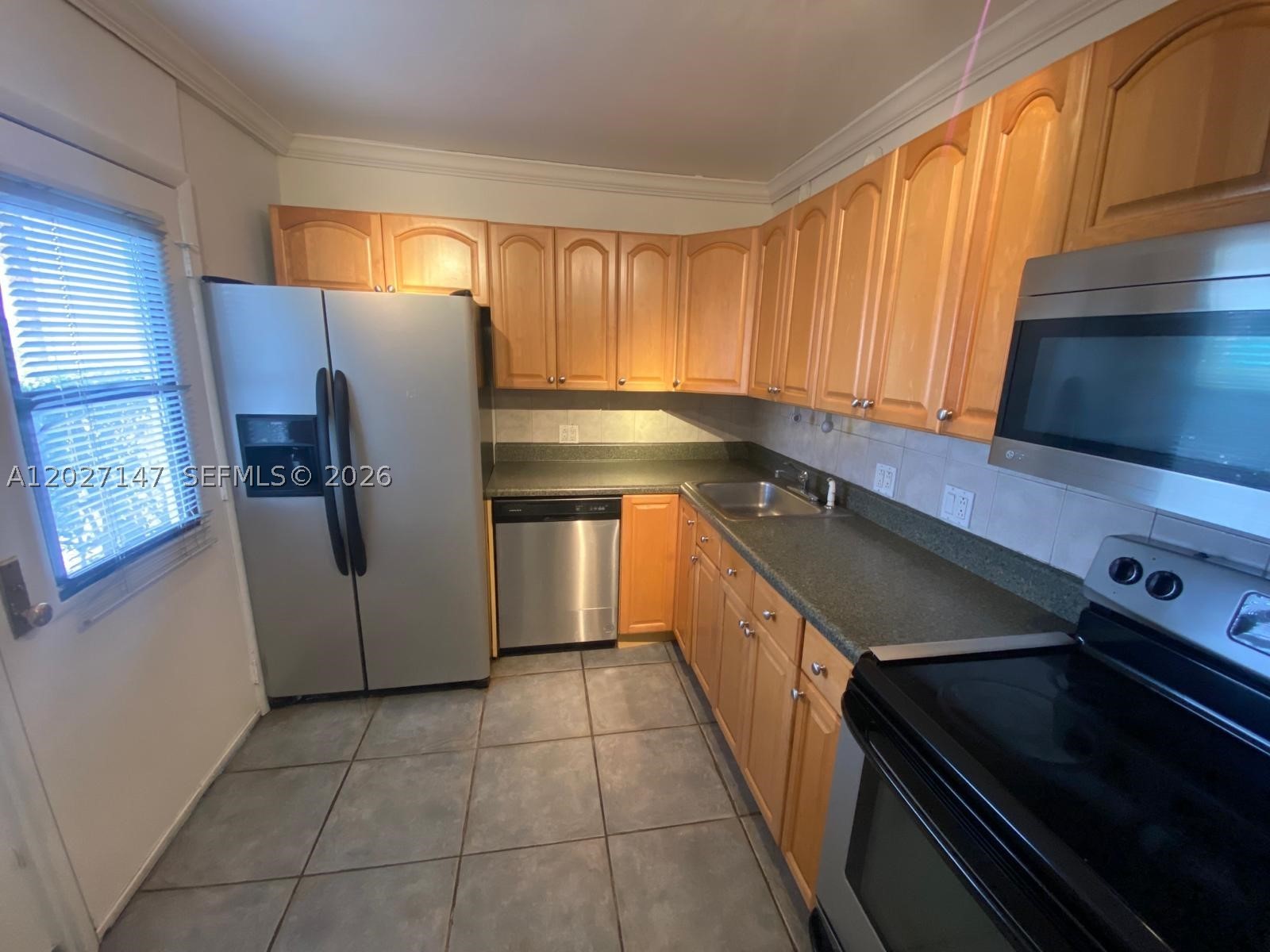 Photo 1 of 10 — 3475 N Country Club Dr 106, Aventura, FL 33180