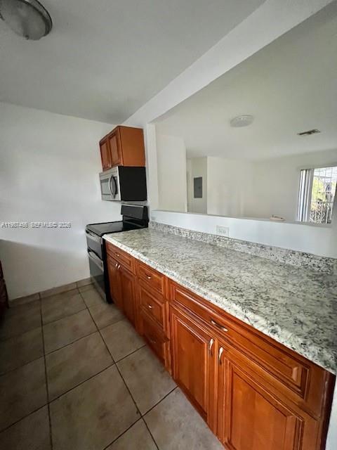 HOLLYWOOD LITTLE RANCHES - Residential Lease