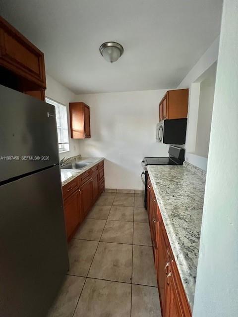 HOLLYWOOD LITTLE RANCHES - Residential Lease