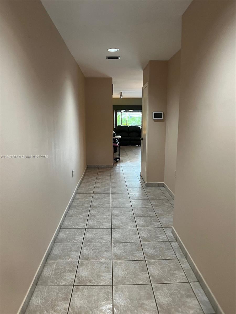 MIAMI LAKES - LAKE SANDRA - Residential