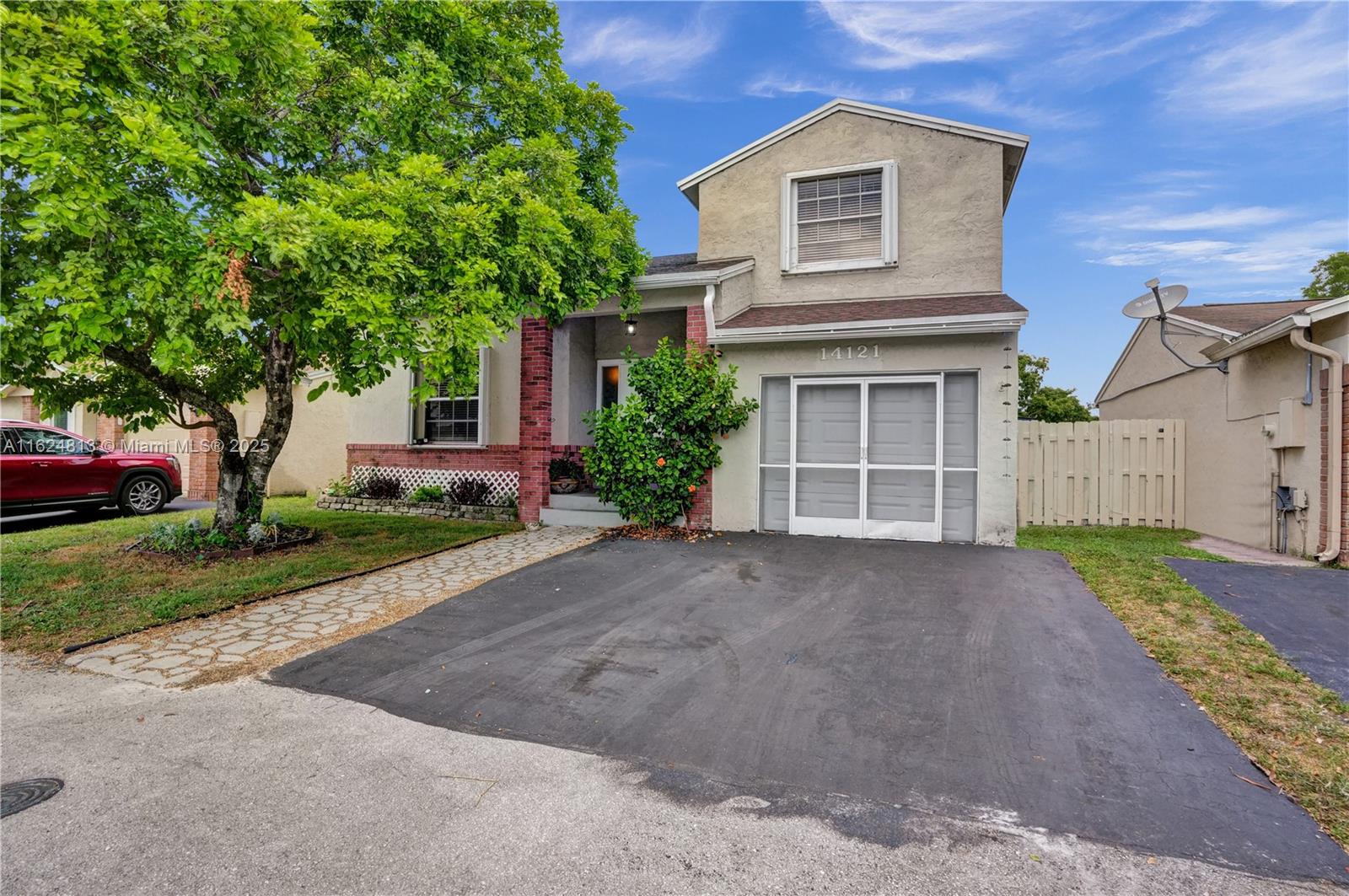 Property for Sale at 14121 Langley Pl, Davie, Broward County, Florida - Bedrooms: 3 
Bathrooms: 3  - $530,000