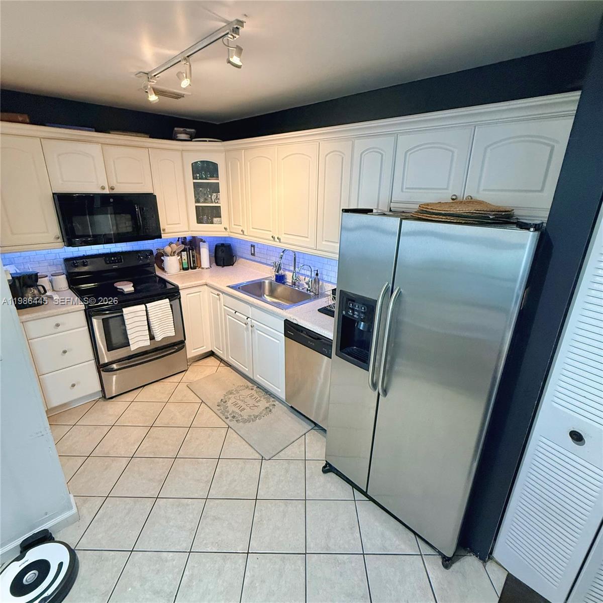 FOUR PALM LAKES AT PEMBRO - Residential